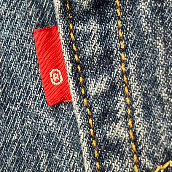 Levis Women Size 27 501 Shorts Blue Jeans Light Wash Denim Button Fly Distress - Picture 7 of 11